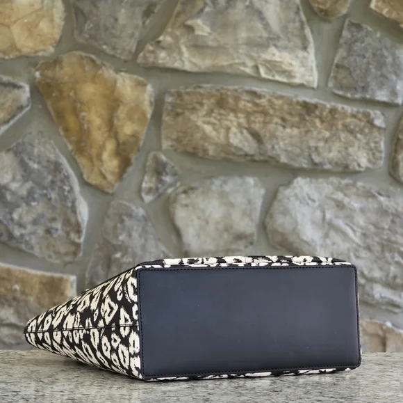 Michael Kors Jet Set Medium Tote Bag - Picture 4 of 9